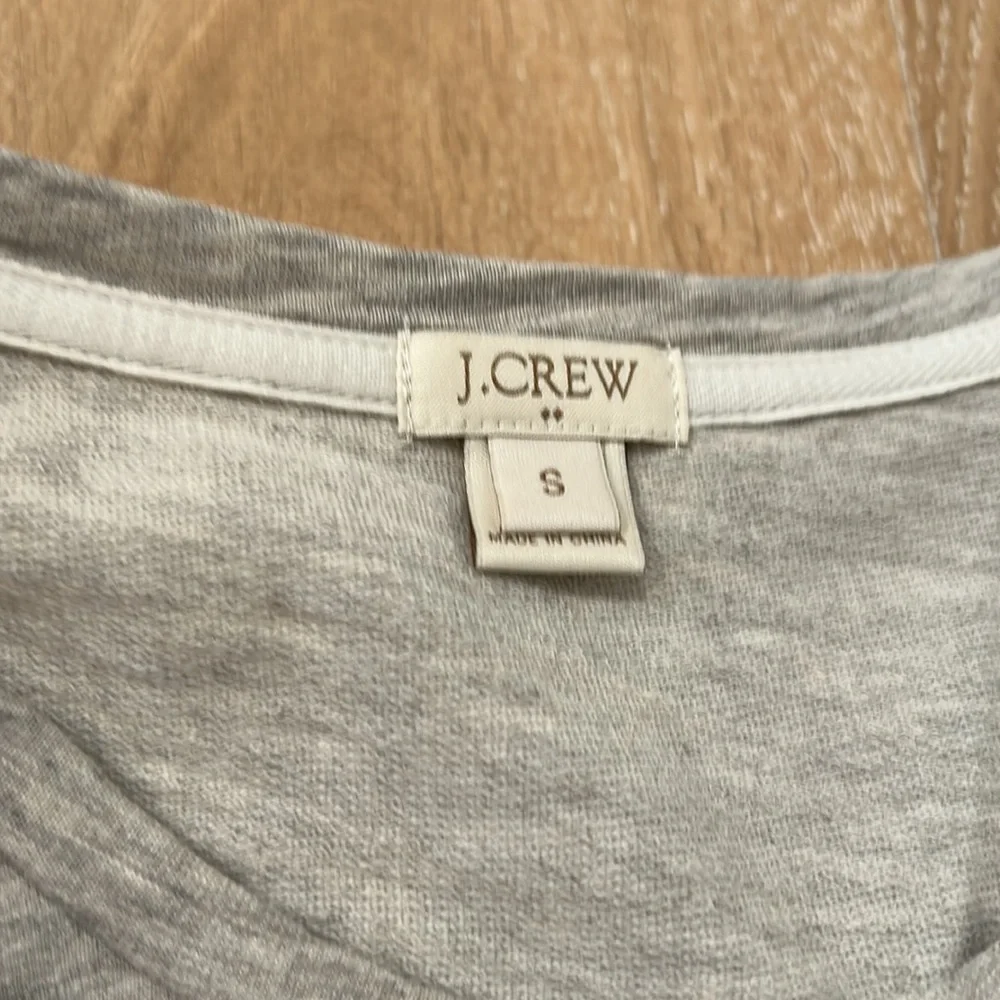 J. Crew sweatshirt‎ with ruffle hem size small grey and cream